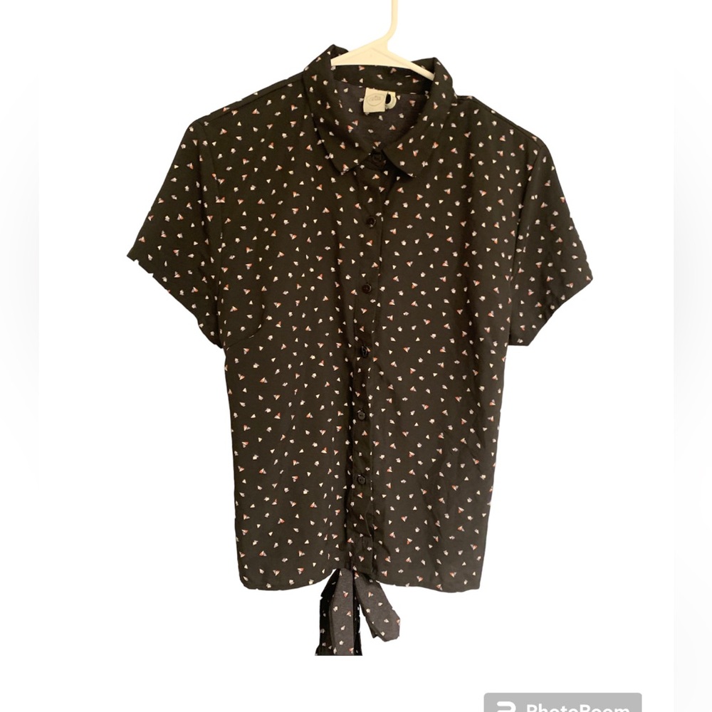 Paper Crane geometric, print, cropped, button-down blouse, tie in back